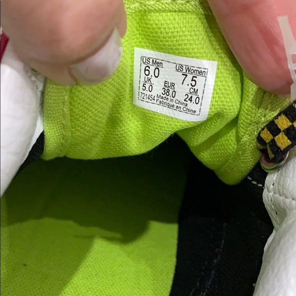 Vans - Picture 6 of 8